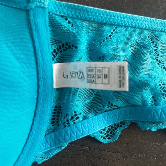 La Senza B34 Blue Bra with lace back and Criss Cross Back Padded Push Up - Picture 2 of 7